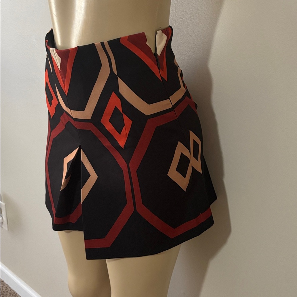 Zara Geometric Black and Orange Shorts - Picture 4 of 7